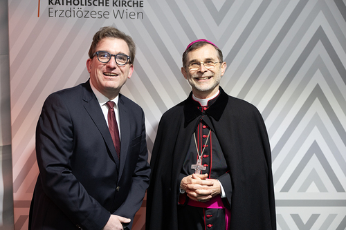 Gratulationsschlange / Erzdiözese Wien/ Schönlaub, Stephan Schönlaub