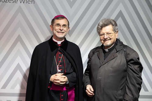 Gratulationsschlange / Erzdiözese Wien/ Schönlaub, Stephan Schönlaub