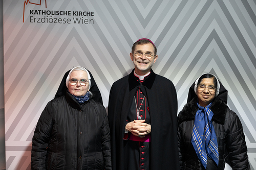 Gratulationsschlange / Erzdiözese Wien/ Schönlaub, Stephan Schönlaub