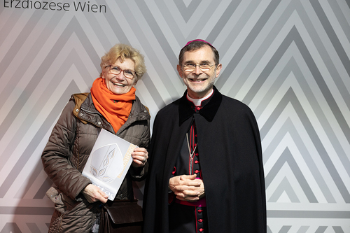 Gratulationsschlange / Erzdiözese Wien/ Schönlaub, Stephan Schönlaub