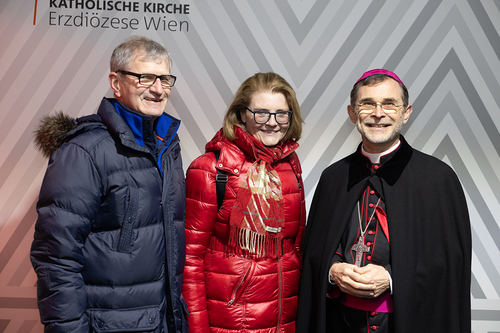 Gratulationsschlange / Erzdiözese Wien/ Schönlaub, Stephan Schönlaub