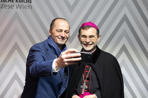 Gratulationsschlange / Erzdiözese Wien/ Schönlaub, Stephan Schönlaub