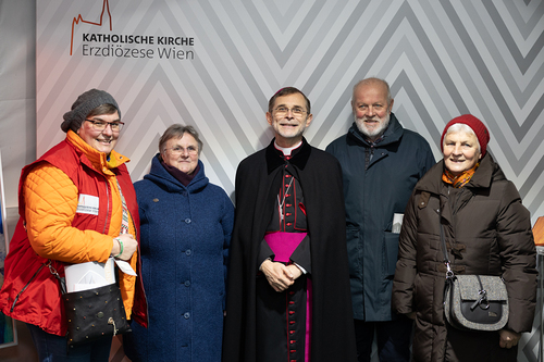 Gratulationsschlange / Erzdiözese Wien/ Schönlaub, Stephan Schönlaub