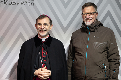Gratulationsschlange / Erzdiözese Wien/ Schönlaub, Stephan Schönlaub