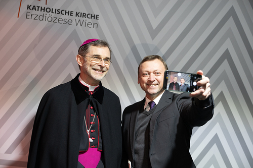 Gratulationsschlange / Erzdiözese Wien/ Schönlaub, Stephan Schönlaub