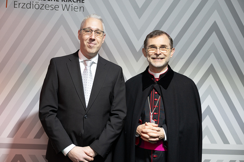 Gratulationsschlange / Erzdiözese Wien/ Schönlaub, Stephan Schönlaub